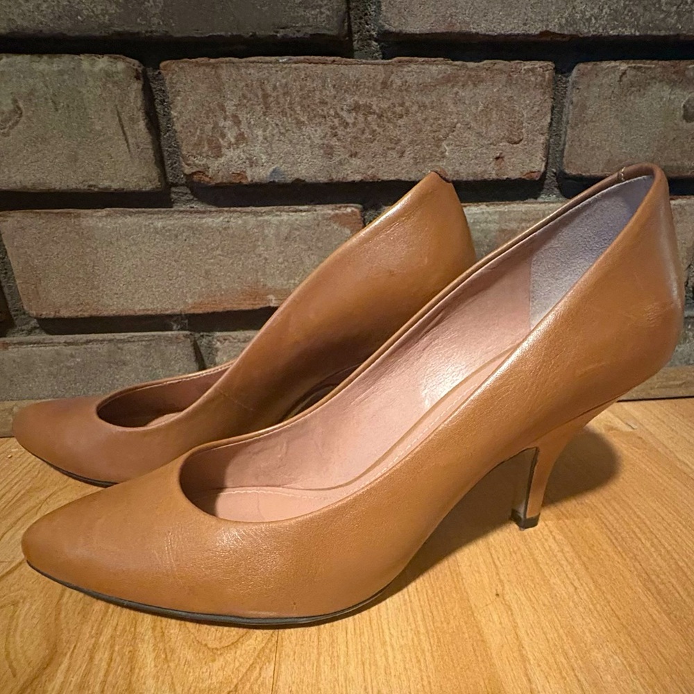 Vince Camuto Tan Heels with Pointed Toe and Stiletto